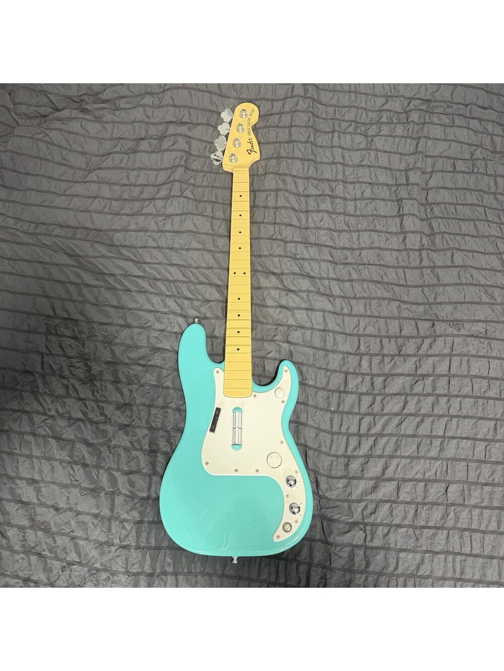Rockband 2 Xbox 360 Fender Precision Bass SeaFoam Green 9766